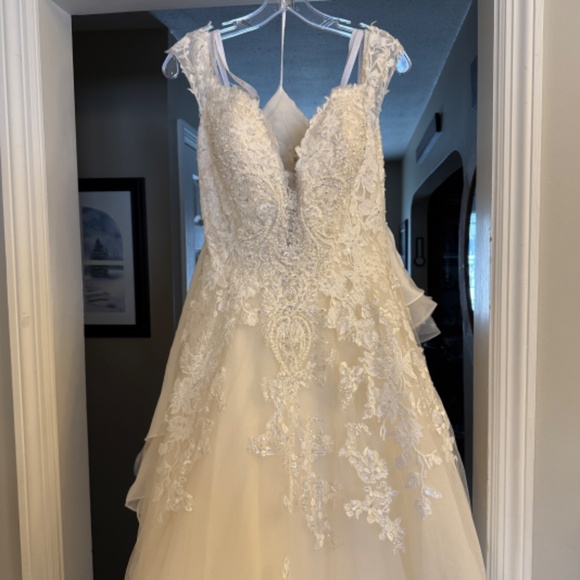 BRAND NEW Allure Bridal Wedding Ball Gown Size 8 - Picture 9 of 13